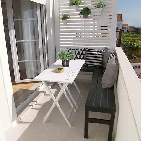 アパート 4 Elements *